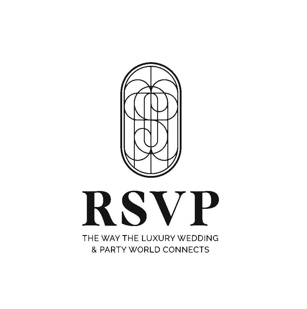 Schwarzes, geometrisches Logo über RSVP und dem Slogan The Way the Luxury Wedding & Party World Connects auf weißem Hintergrund, perfekt für jede Hochzeitsplanung oder jeden Wedding Planner, der einen anspruchsvollen, modernen Touch sucht.