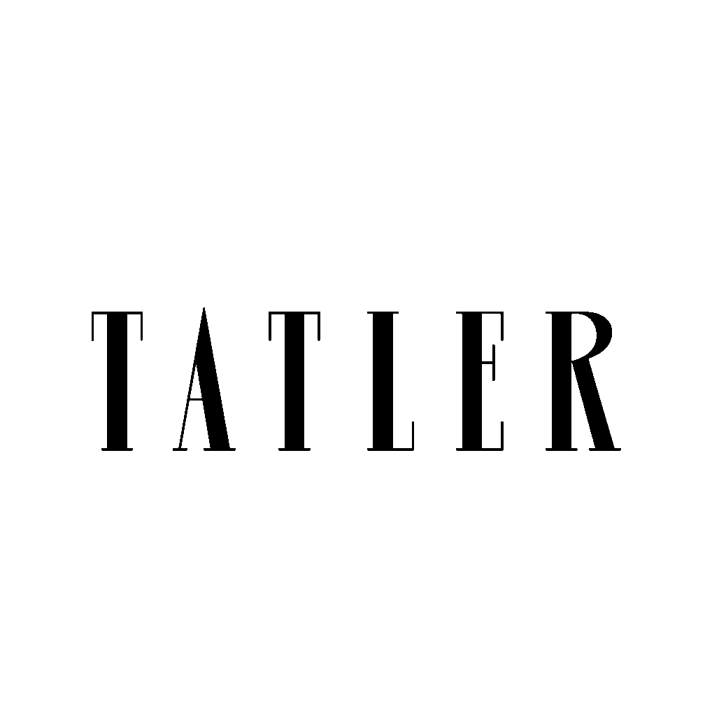 Das Wort TATLER in fetten, schwarzen Großbuchstaben in Serifenschrift auf einem schlichten, hellen Hintergrund, der an die Eleganz eines Hochzeitsplaners in Italien erinnert.